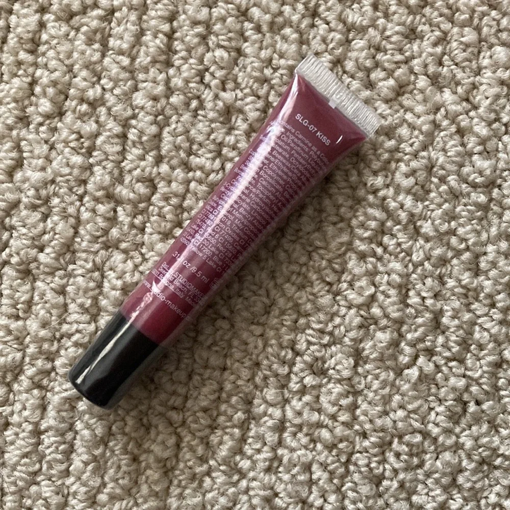 NEW StudioMakeup Lip Gloss SLG-07- Kiss Lipstick Tube Berry Red SEALED